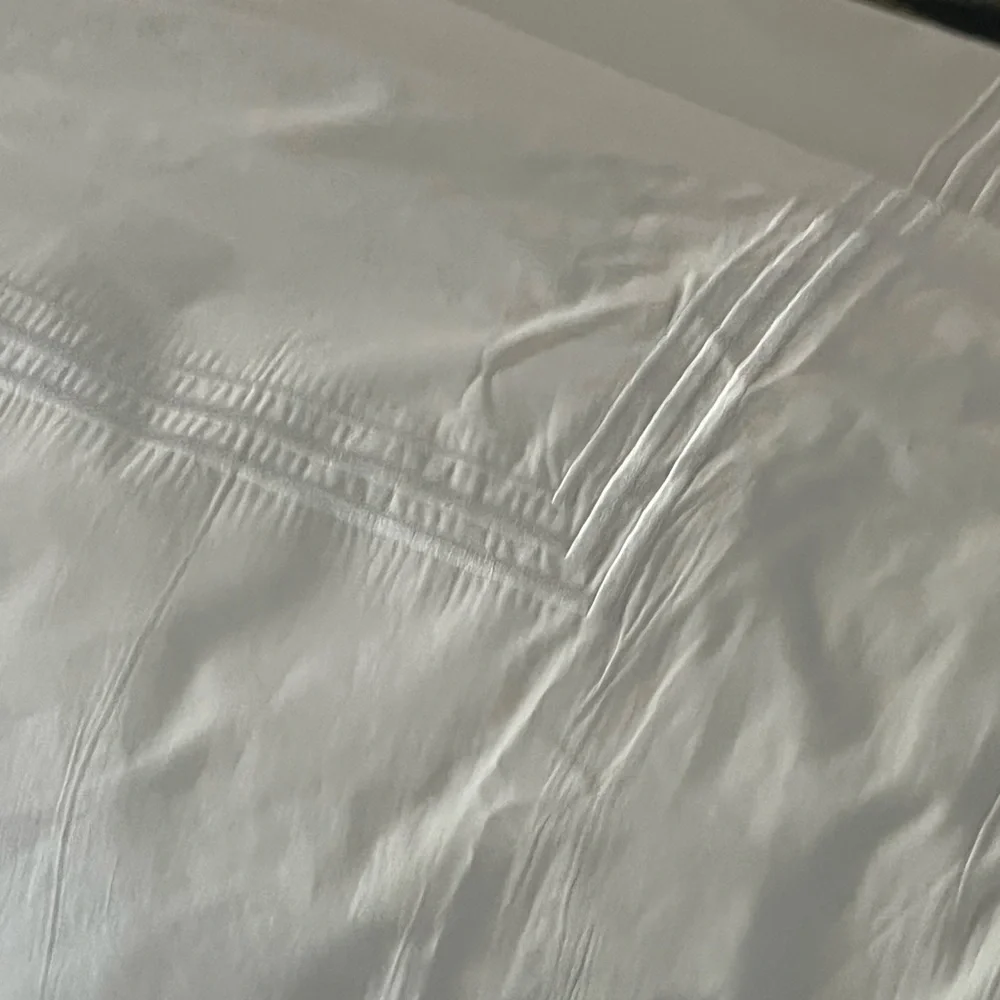 Elegant 3 Striped Embroidered bedding top Size 73 by 86 inches